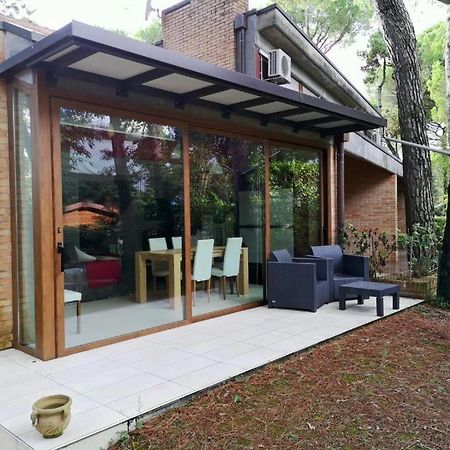 Villa A Schiera Raffinata Con Giardino Lignano Sabbiadoro Exterior photo